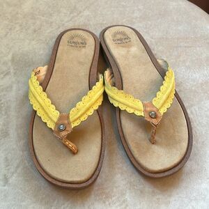 Sunjuns Sz 9.5 M Scalloped Leather Yellow Thong Sandals